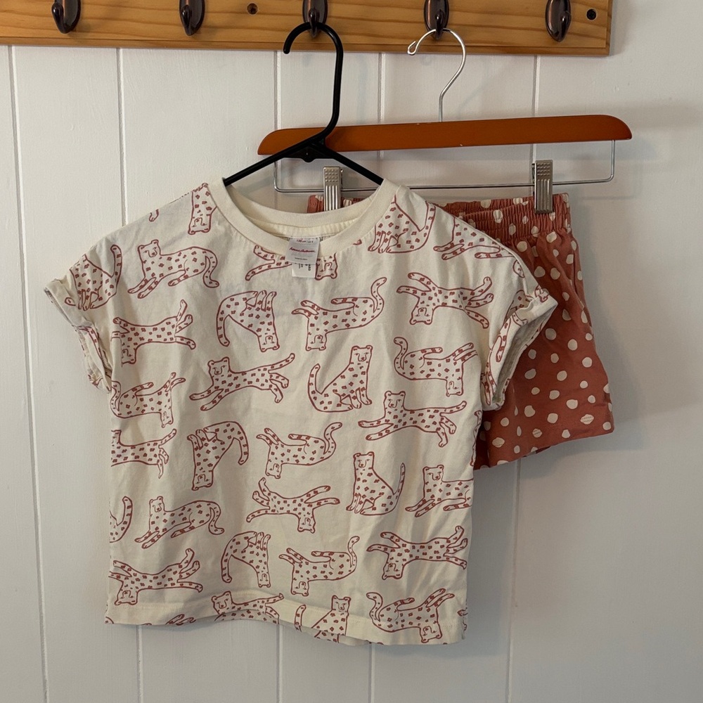 Hanna Andersson matching cheetah set- shorts and Tee